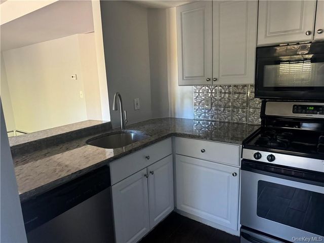 1 Lexington Hill 7, Harriman, NY 10926