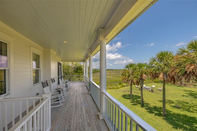 295 McIntosh Ave, St Simons Island, GA 31522
