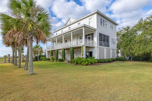 295 McIntosh Ave, St Simons Island, GA 31522