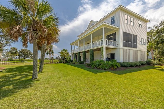 295 McIntosh Ave, St Simons Island, GA 31522