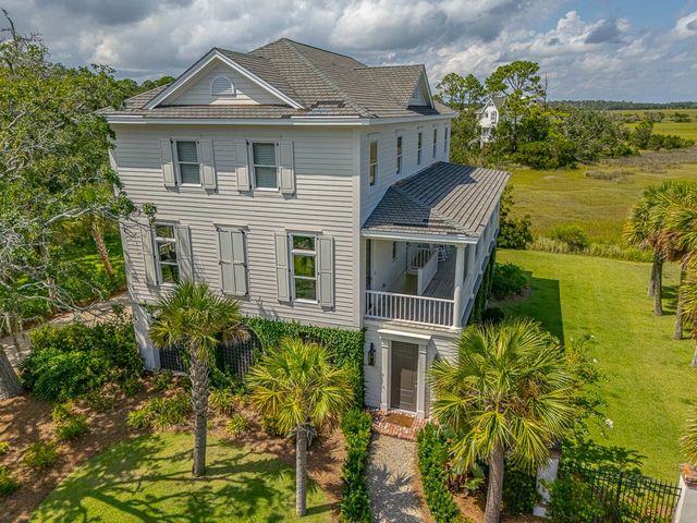 295 McIntosh Ave, St Simons Island, GA 31522