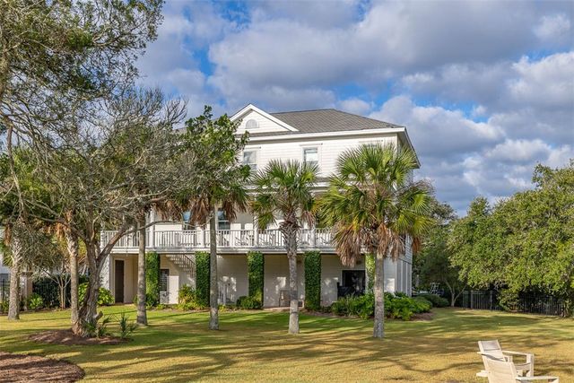 295 McIntosh Ave, St Simons Island, GA 31522