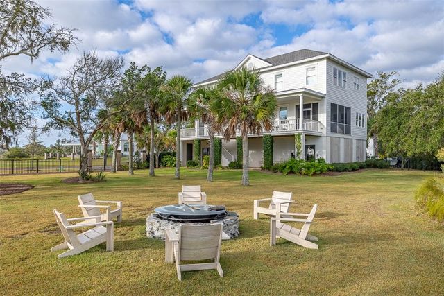 295 McIntosh Ave, St Simons Island, GA 31522