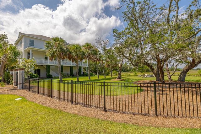 295 McIntosh Ave, St Simons Island, GA 31522