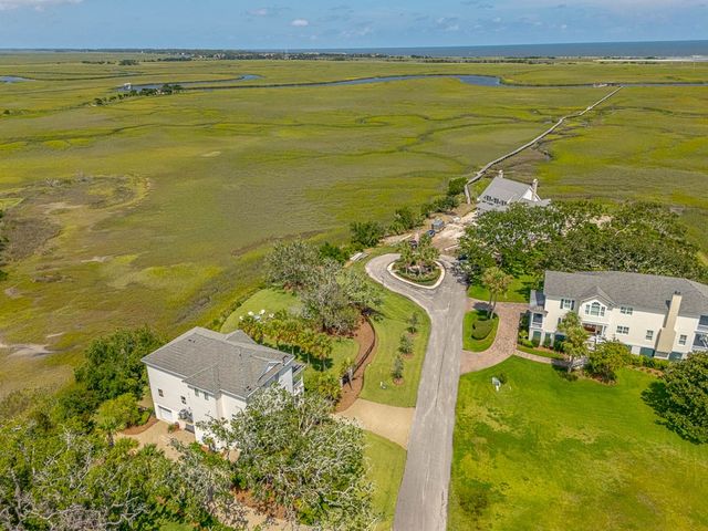295 McIntosh Ave, St Simons Island, GA 31522