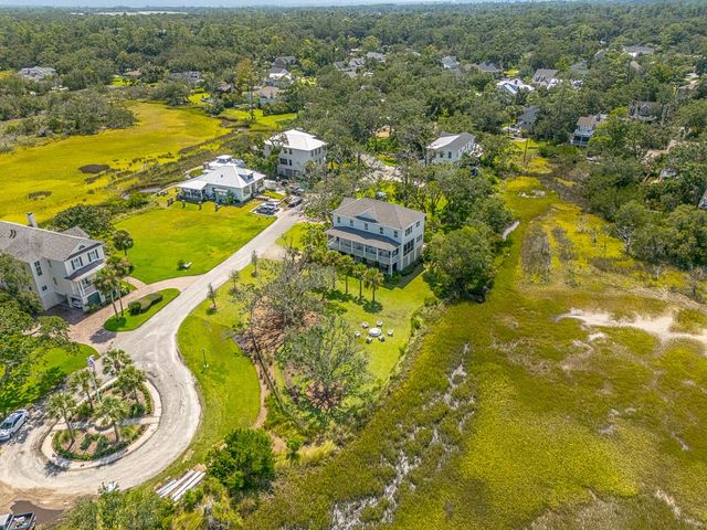 295 McIntosh Ave, St Simons Island, GA 31522