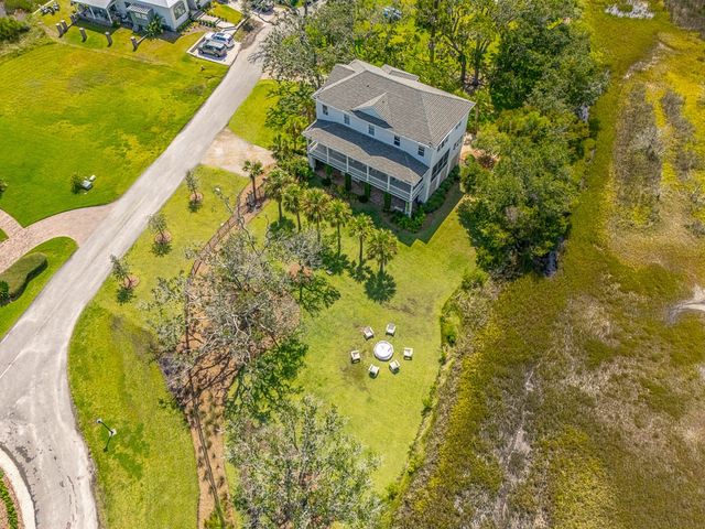 295 McIntosh Ave, St Simons Island, GA 31522