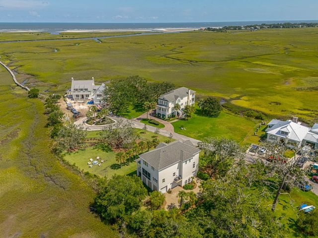 295 McIntosh Ave, St Simons Island, GA 31522