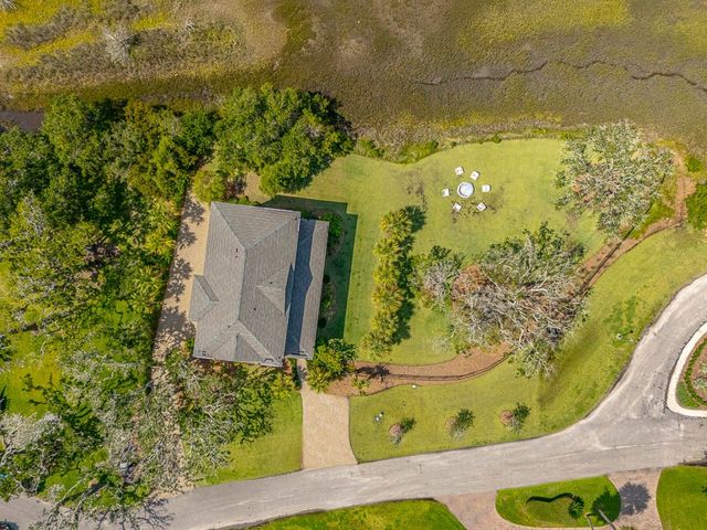 295 McIntosh Ave, St Simons Island, GA 31522