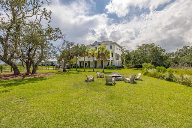 295 McIntosh Ave, St Simons Island, GA 31522
