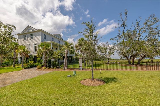295 McIntosh Ave, St Simons Island, GA 31522