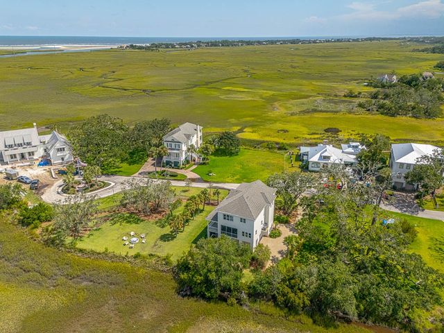 295 McIntosh Ave, St Simons Island, GA 31522