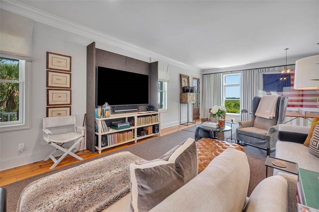 295 McIntosh Ave, St Simons Island, GA 31522