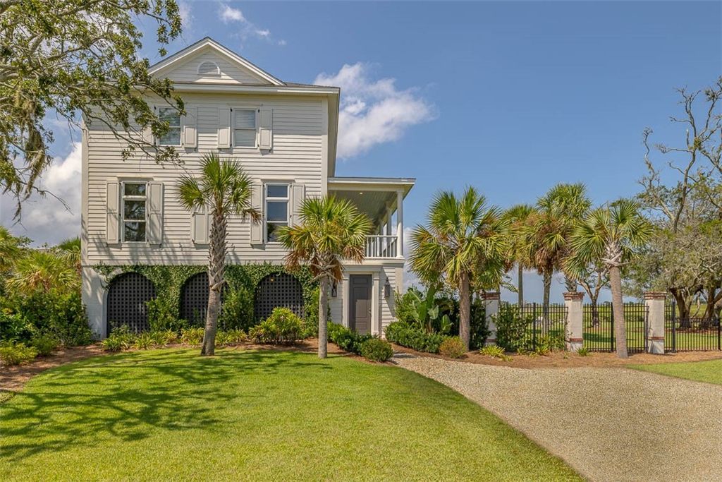 295 McIntosh Ave, St Simons Island, GA 31522