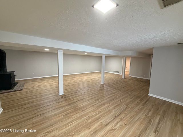 378 Dawson Hill Rd, Louisville, KY 40299