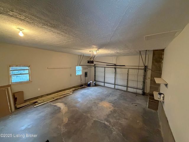 378 Dawson Hill Rd, Louisville, KY 40299