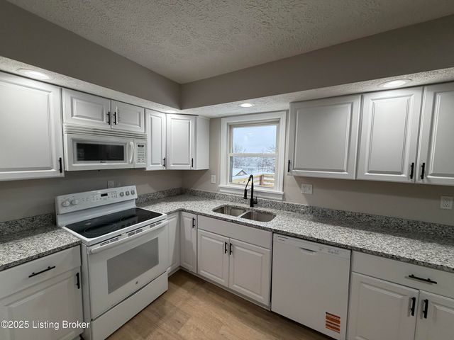 378 Dawson Hill Rd, Louisville, KY 40299