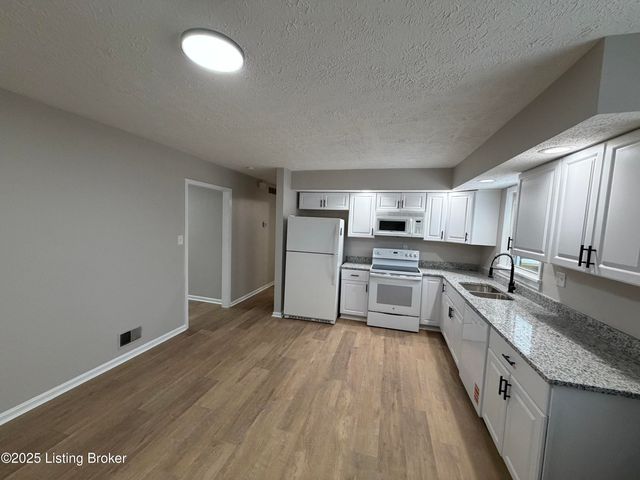 378 Dawson Hill Rd, Louisville, KY 40299