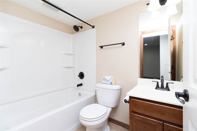 1031 Norwood Court, Norwalk, IA 50211
