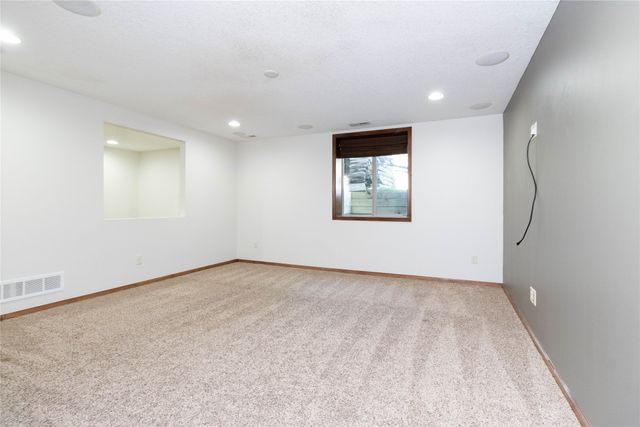 1031 Norwood Court, Norwalk, IA 50211