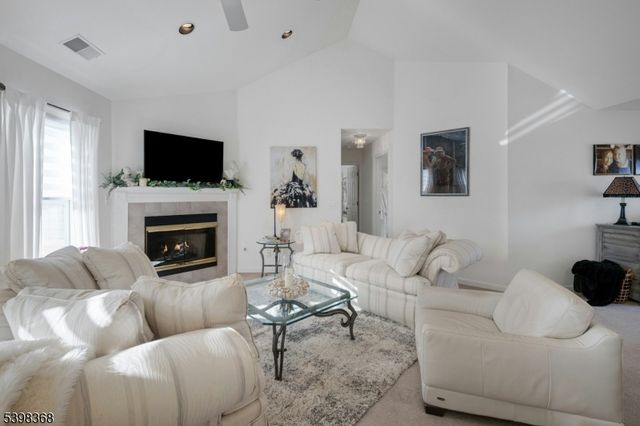 8 Caleb Ct 904, Hardyston Twp., NJ 07419