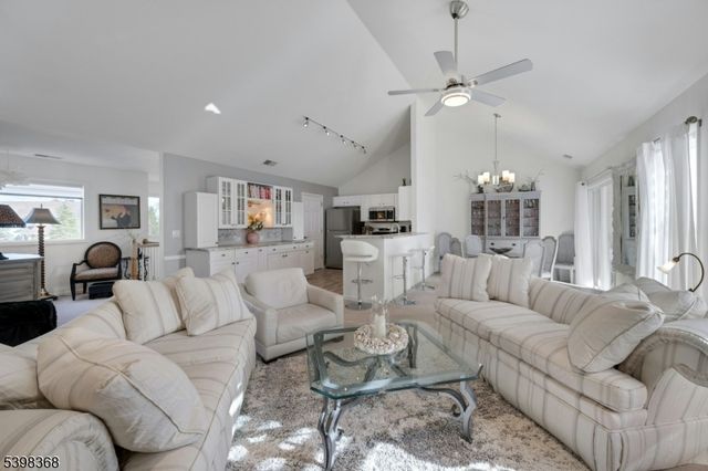 8 Caleb Ct 904, Hardyston Twp., NJ 07419