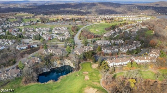 8 Caleb Ct 904, Hardyston Twp., NJ 07419