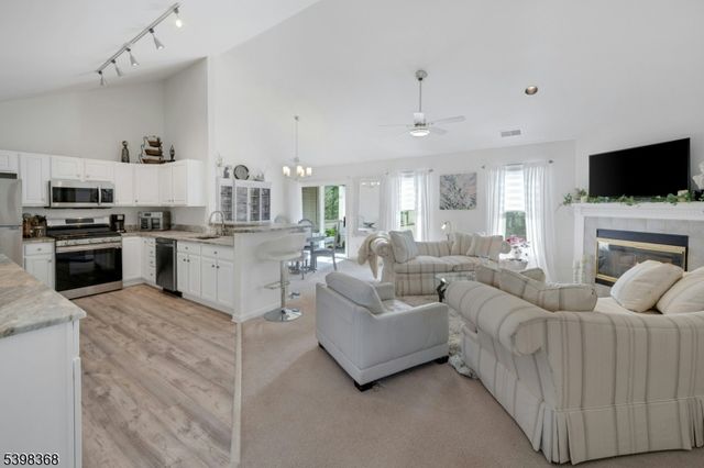 8 Caleb Ct 904, Hardyston Twp., NJ 07419