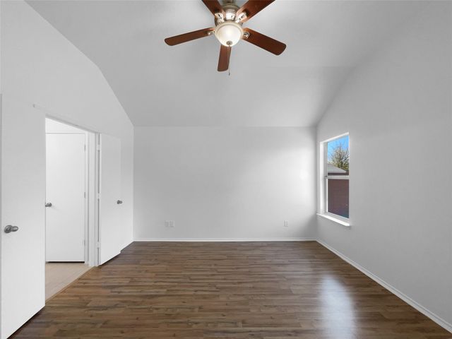 104 Crown Drive, Rhome, TX 76078