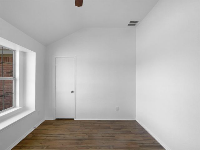 104 Crown Drive, Rhome, TX 76078