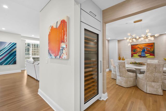 270 E Pearson Street 803, Chicago, IL 60611