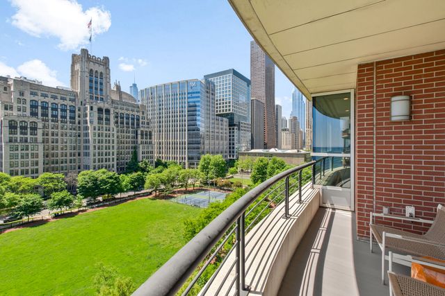 270 E Pearson Street 803, Chicago, IL 60611