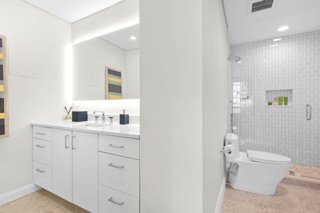 270 E Pearson Street 803, Chicago, IL 60611