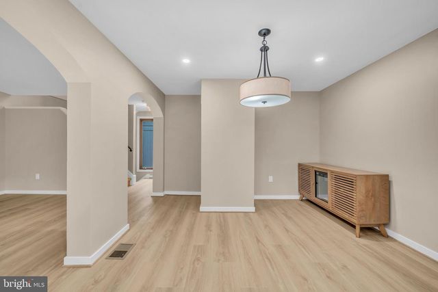 1806 N SHORE CT, Reston, VA 20190