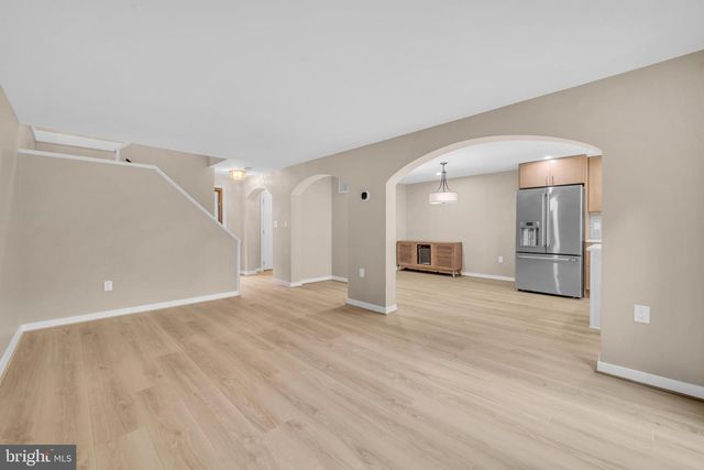 1806 N SHORE CT, Reston, VA 20190