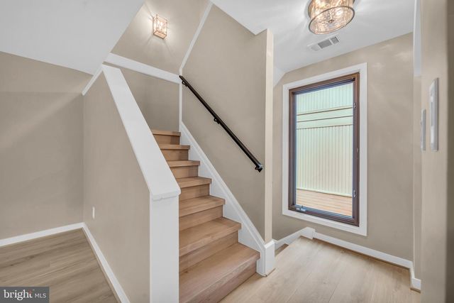 1806 N SHORE CT, Reston, VA 20190