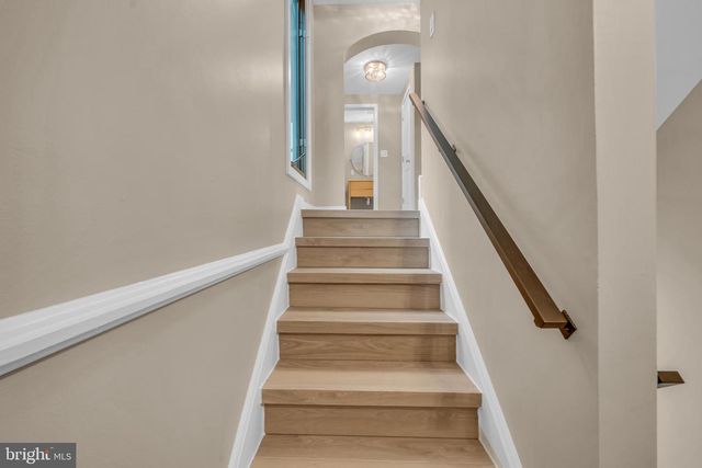 1806 N SHORE CT, Reston, VA 20190