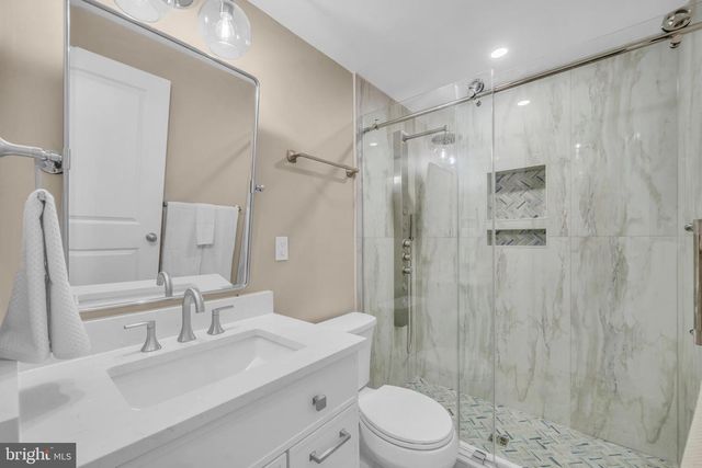1806 N SHORE CT, Reston, VA 20190