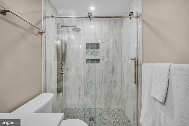 1806 N SHORE CT, Reston, VA 20190