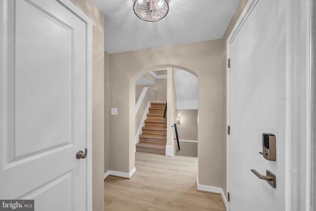 1806 N SHORE CT, Reston, VA 20190