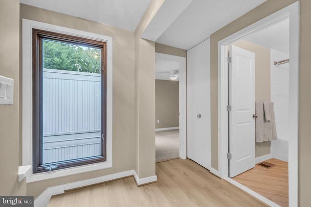 1806 N SHORE CT, Reston, VA 20190