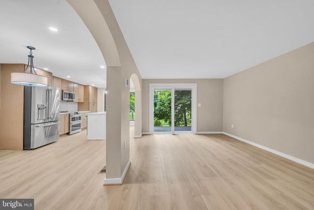 1806 N SHORE CT, Reston, VA 20190