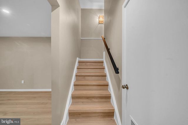 1806 N SHORE CT, Reston, VA 20190