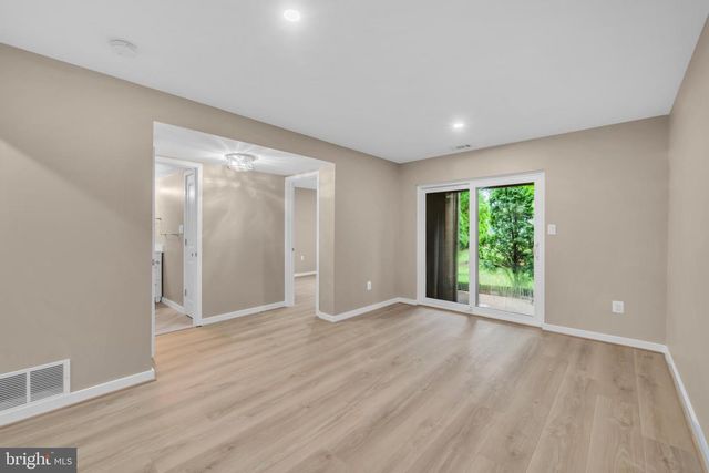 1806 N SHORE CT, Reston, VA 20190