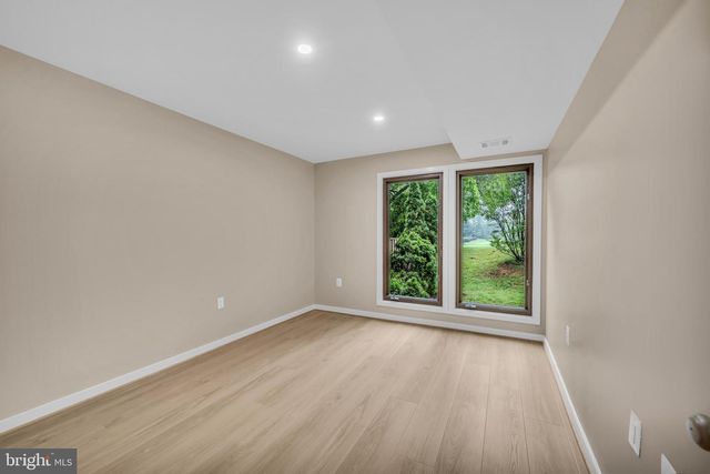 1806 N SHORE CT, Reston, VA 20190