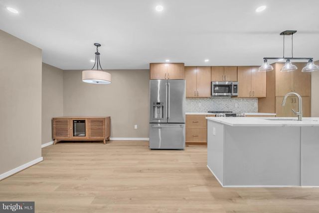 1806 N SHORE CT, Reston, VA 20190