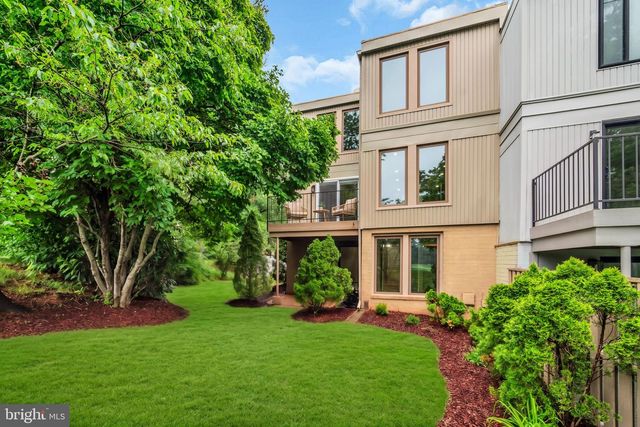 1806 N SHORE CT, Reston, VA 20190