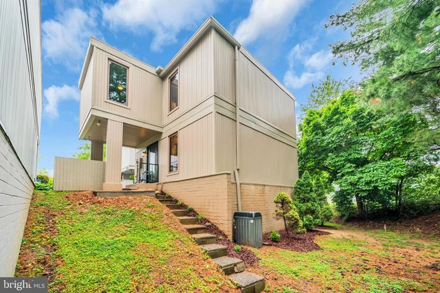 1806 N SHORE CT, Reston, VA 20190