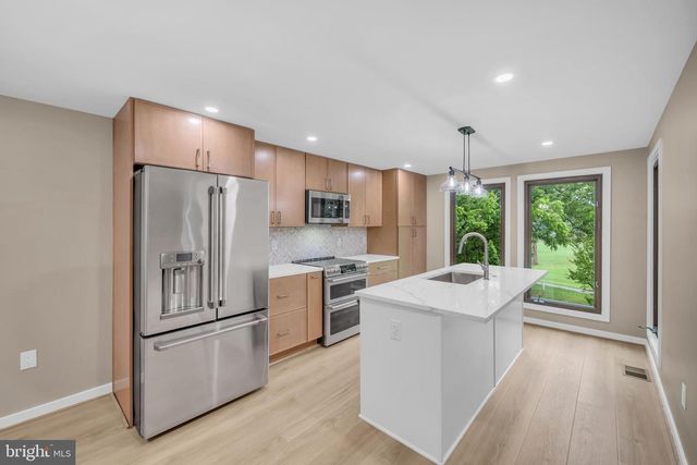 1806 N SHORE CT, Reston, VA 20190