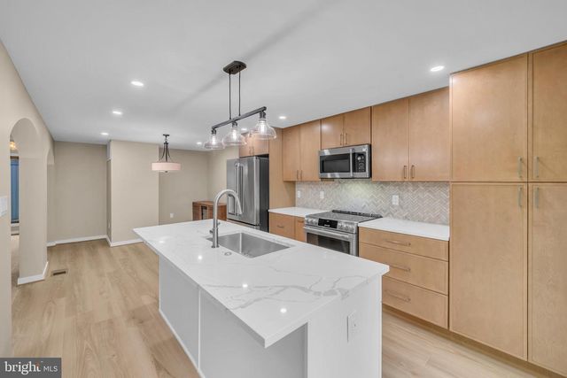 1806 N SHORE CT, Reston, VA 20190